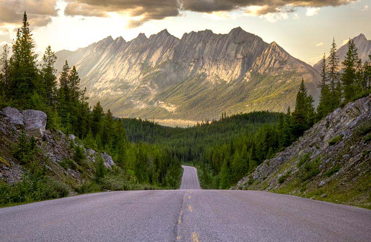 Day Trip into the Maligne Valley  Canyons and Lakes near Jasper