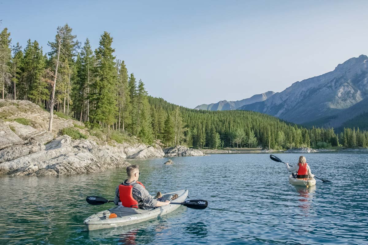 lake minnewanka boat rentals: motor boats & kayak rentals