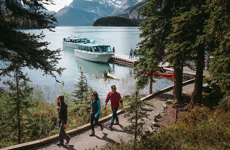 Maligne Lake Cruise Lake Cruise To The World Famous Spirit Island