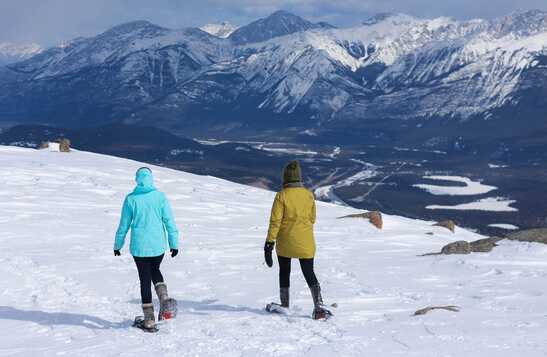 Two people snowshoeing in Jasper