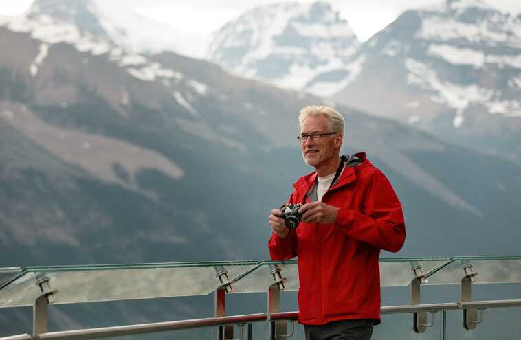 Visitor taking photo at the Columbia Icefield Skywalk