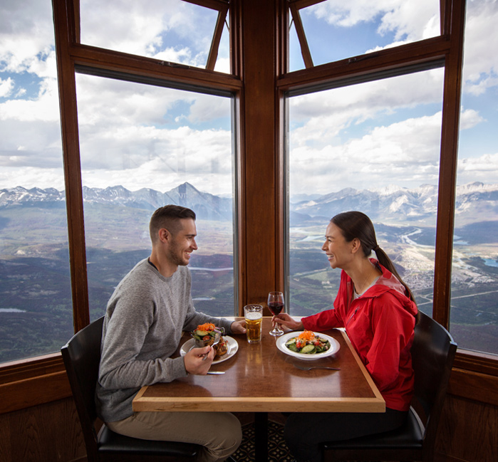 A couple dining at the Jasper SkyTram